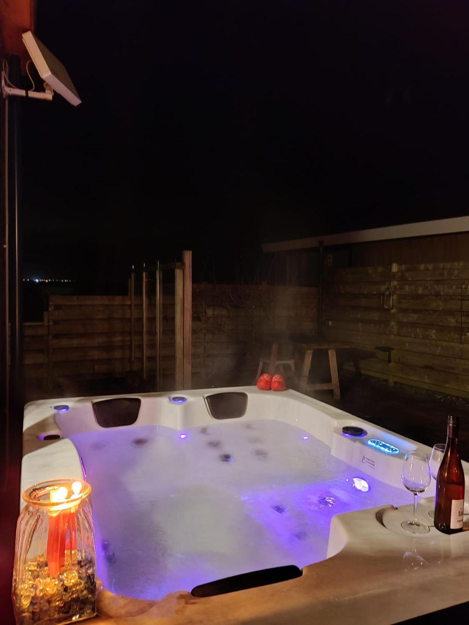 Lakeview 6 Pers Holiday Home Aurora With Fenced Garden, Whirlpool And Sauna Anjum Bagian luar foto