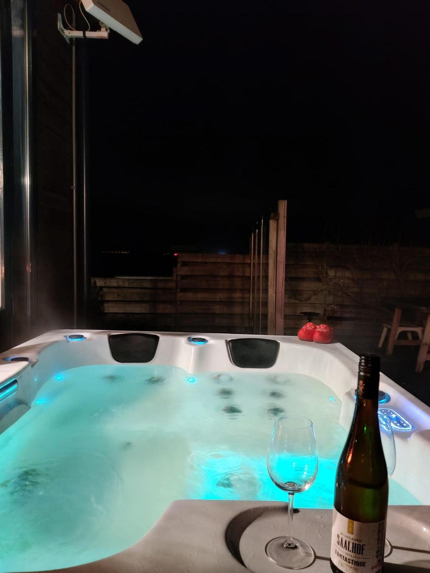 Lakeview 6 Pers Holiday Home Aurora With Fenced Garden, Whirlpool And Sauna Anjum Bagian luar foto